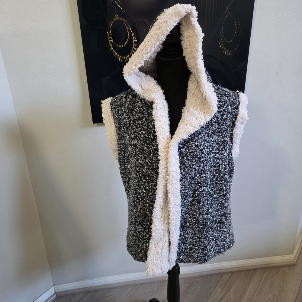 Rain + Rose Cozy Hooded Sherpa Line Vest Size  Medium